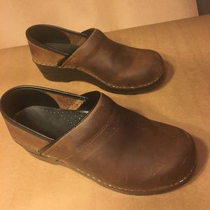 Dansko Women’s Brown Clog Size 38